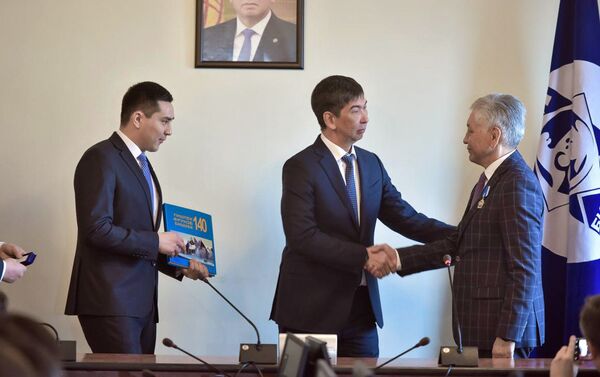 Иса Омуркулов, ныне депутат Жогорку Кенеша КР, был мэром Бишкека в 2010-2013 годах; - Sputnik Кыргызстан