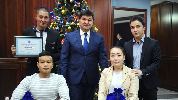 Премьер-министр Мухаммедкалый Абылгазиев принял группу Тумар - Sputnik Кыргызстан
