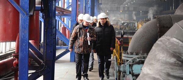 Премьер-министр Мухаммедкалый Абылгазиев Бишкек ТЭЦинин ишин көзөмөлдөп, ишкана жетекчилери менен жылытуу сезонун талкуулады - Sputnik Кыргызстан