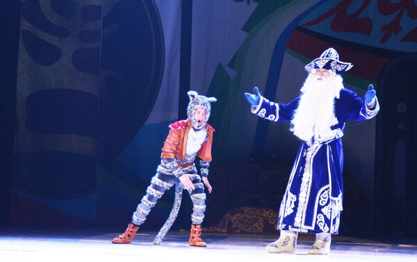 26 декабря в Бишкеке состоялась новогодняя елка для тысячи детей с нарушениями речи, зрения, опорно-двигательной системы, умственного развития - Sputnik Кыргызстан