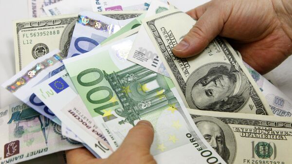 Денежные купюры: доллары США, евро, рубли. Архивное фото - Sputnik Кыргызстан