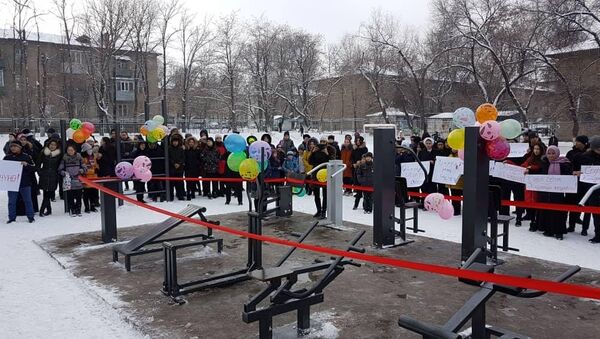 Открытие воркаут-площадки в столице на территории средней школы № 52 - Sputnik Кыргызстан