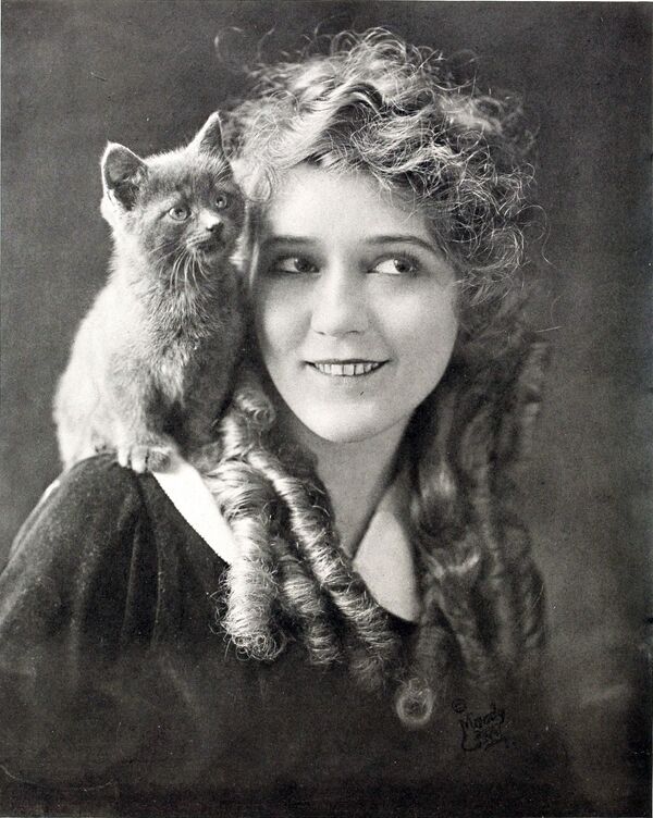 Американская актриса немого кино Мэри Пикфорд, 1916 год - Sputnik Кыргызстан
