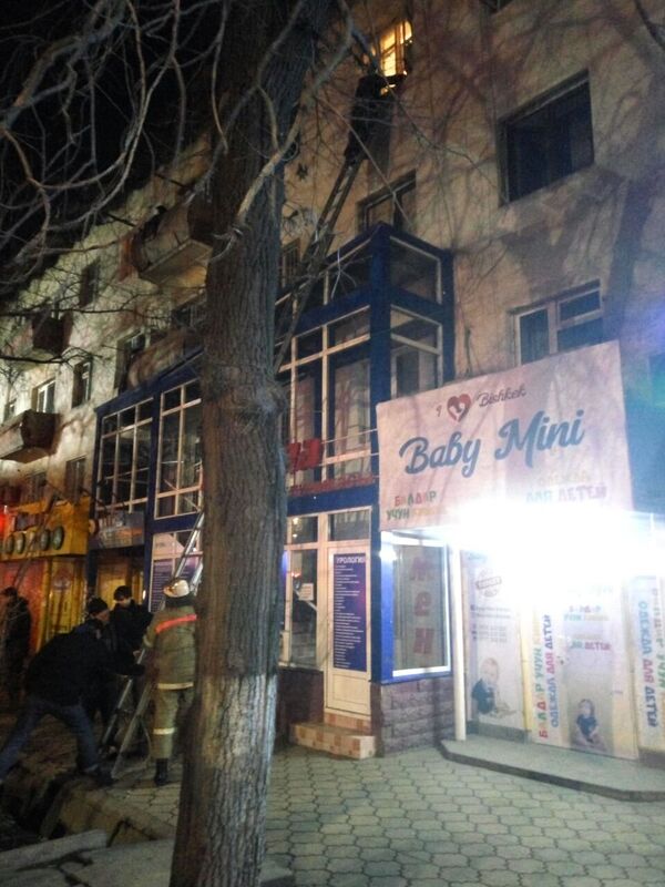 Пожар в квартире на проспекте Чуй - Sputnik Кыргызстан