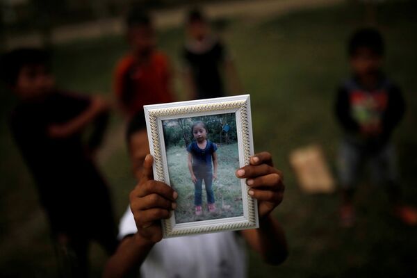 Смерть девочки из Гватемалы после задержания сотрудниками пограничного патруля в США - Sputnik Кыргызстан