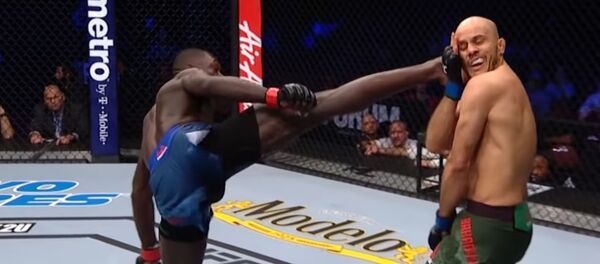 UFC 232: бетке, көзгө тийген муштумдардын видеосу. Нунистен тарта Жонско чейин - Sputnik Кыргызстан