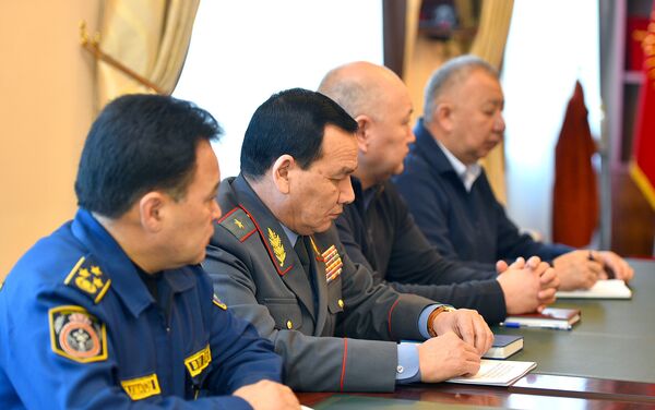 Премьер-министр Мухаммедкалый Абылгазиев провел совещание по вопросам обеспечения общественного порядка - Sputnik Кыргызстан