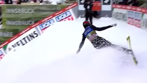 Казахстанский лыжник врезался в ограждение после прыжка — видео - Sputnik Кыргызстан