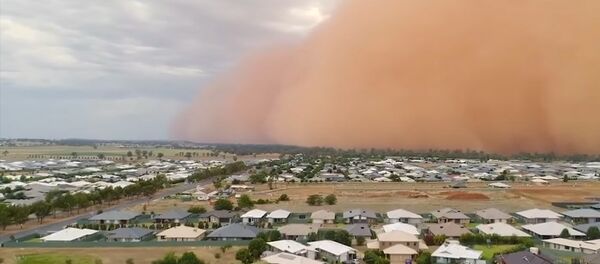 Словно в Апокалипсисе — город в Австралии поглотила песчаная буря. Видео - Sputnik Кыргызстан