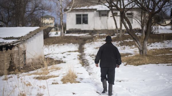 Житель села на окраине Бишкека. Архивное фото - Sputnik Кыргызстан