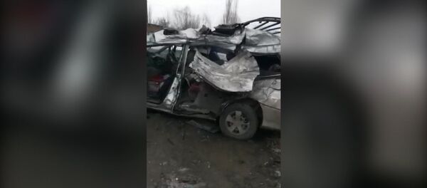 В Оше 3 человека погибли в страшном ДТП — видео аварии с регистратора - Sputnik Кыргызстан