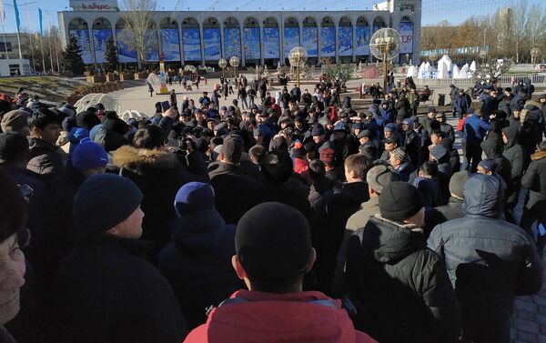 На площади Ала-Тоо в Бишкеке проходит митинг. - Sputnik Кыргызстан