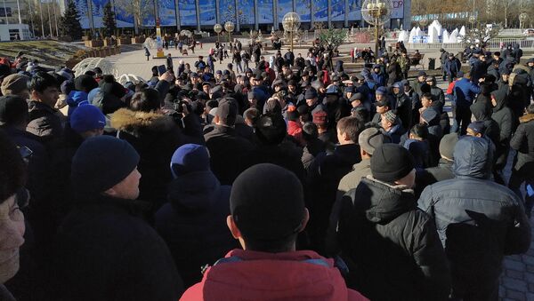 Митинг на площади Ала-Тоо в Бишкеке против китайской экспансии - Sputnik Кыргызстан