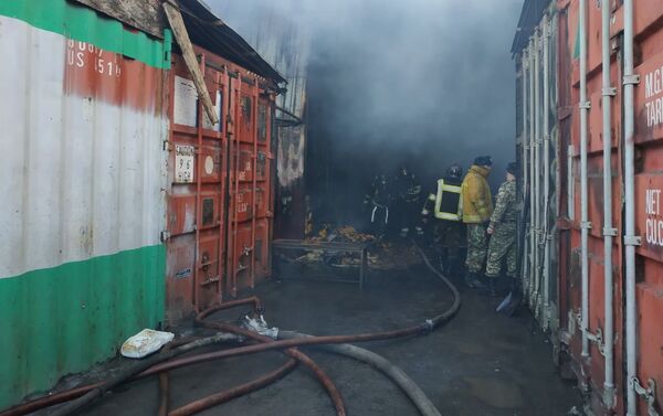 В селе Лебединовка Чуйской области вспыхнул пожар на складе одного из магазинов - Sputnik Кыргызстан