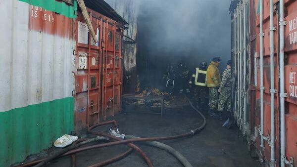 Пожар на складе в селе Лебединовка Чуйской области - Sputnik Кыргызстан