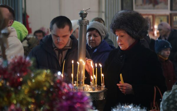 В Оше прошло богослужение по случаю празднования Рождества Христова - Sputnik Кыргызстан