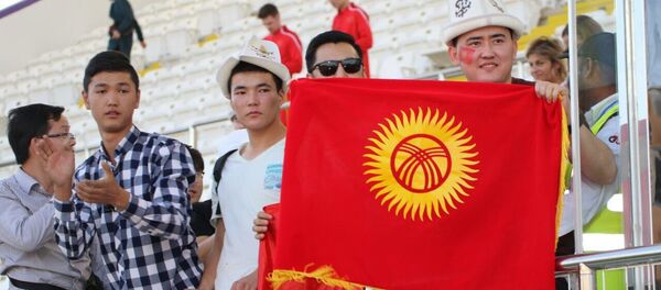 Кыргызстанские болельщики на матче Кыргызстан — Китай группового этапа Кубка Азии по футболу в ОАЭ Кыргызстанские болельщики на матче Кыргызстан — Китай группового этапа Кубка Азии по футболу в ОАЭ - Sputnik Кыргызстан