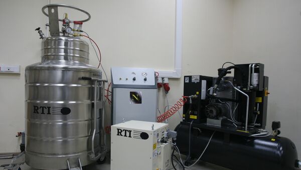 Из России в Кыргызстан завезли оборудование для обезвреживания ртутных отходов и производства жидкого азота - Sputnik Кыргызстан
