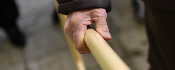 Руки пожилого человека. Архивное фото - Sputnik Кыргызстан