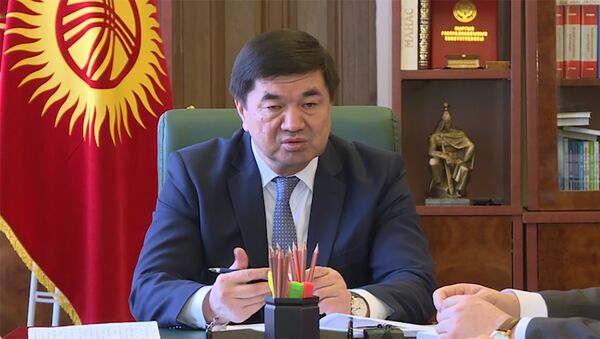 Премьер предложил пересмотреть штрафы в 5 500 сомов за плевки - Sputnik Кыргызстан