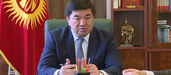 Премьер предложил пересмотреть штрафы в 5 500 сомов за плевки Премьер предложил пересмотреть штрафы в 5 500 сомов за плевки - Sputnik Кыргызстан