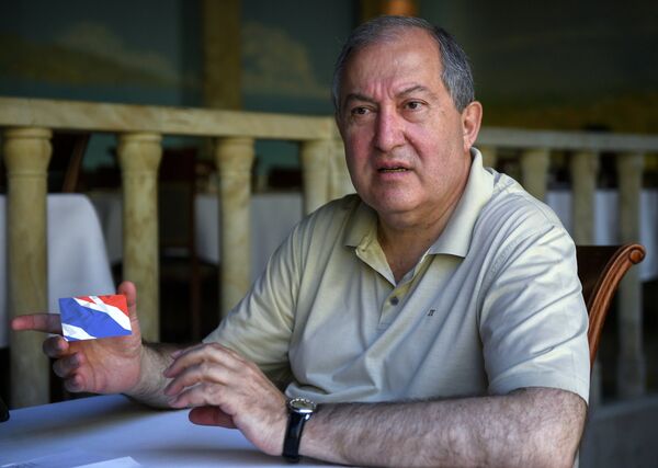 Жээнбековдон Трампка чейин... Дүйнөдөгү президенттер канча айлык алышат - Sputnik Кыргызстан