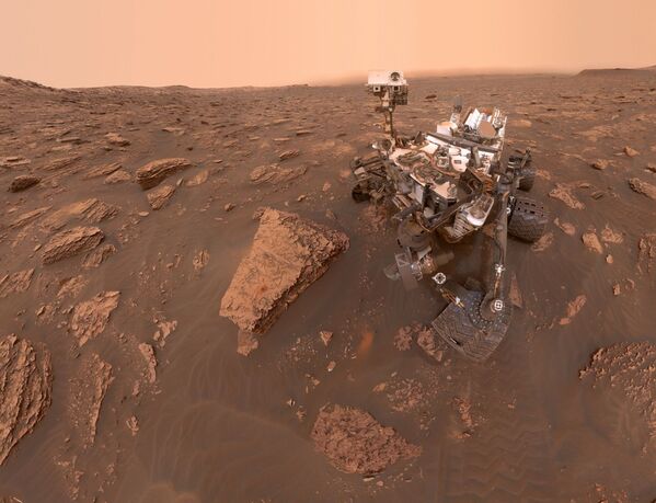 Марсоход Curiosity сделал селфи во время марсианской бури - Sputnik Кыргызстан