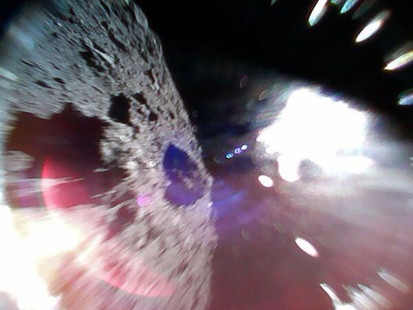 Астероид Рюгу, сфотографированный зондом Rover-1A - Sputnik Кыргызстан
