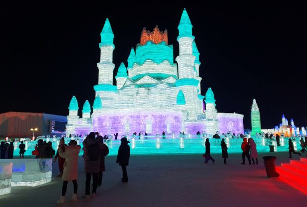 Открытие фестиваля снега и льда в Харбине - Sputnik Кыргызстан
