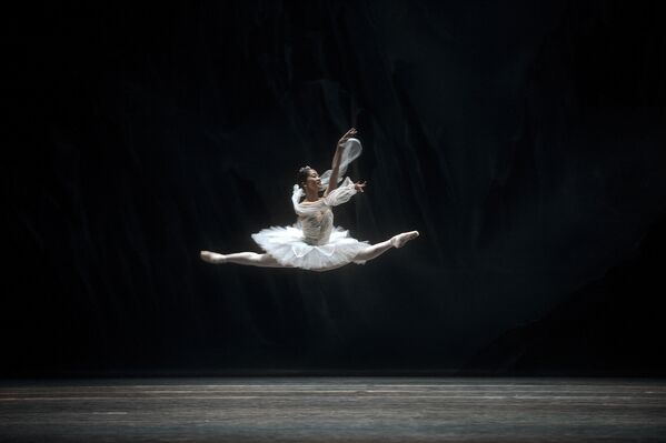 Репетиция балета Баядерка в театре Маэстранса в Севилье - Sputnik Кыргызстан