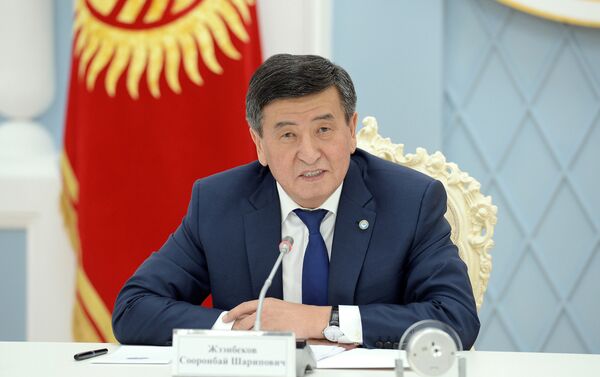 Президент Сооронбай Жээнбеков встретился с торага Жогорку Кенеша Дастанбеком Джумабековым и лидерами всех шести фракций - Sputnik Кыргызстан