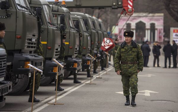 Главный пограничник добавил, что на третьем этапе Кыргызстану передадут оборудование двойного назначения для охраны границ - Sputnik Кыргызстан