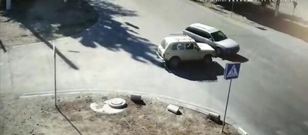 Видеонарезка ДТП в Балыкчи, снятых в рамках Безопасного города за 3 месяца - Sputnik Кыргызстан