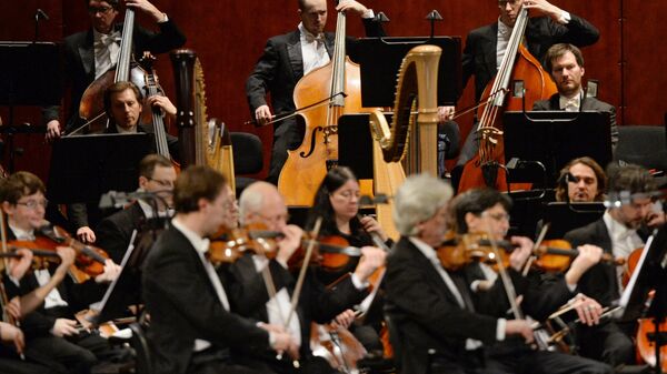 Артисты симфонического оркестра во время выступления. Архивное фото - Sputnik Кыргызстан
