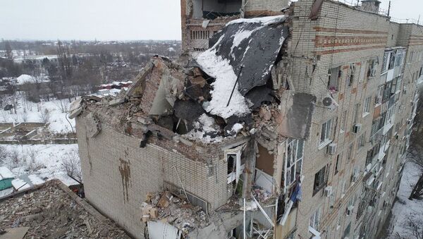 Девятиэтажный жилой дом №16 на улице Хабарова в городе Шахты, пострадавший из-за взрыва бытового газа. - Sputnik Кыргызстан