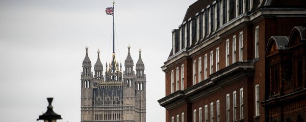 Башня Виктории Вестминстерского дворца (парламент) в Лондоне. Архивное фото - Sputnik Кыргызстан