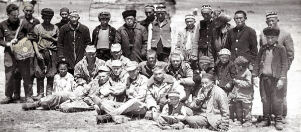 Гуманитарная помощь афганским кыргызам в Малом Памире в конце 80-х - Sputnik Кыргызстан