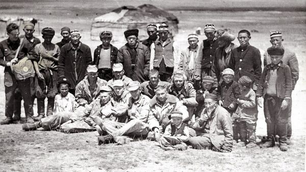 Гуманитарная помощь афганским кыргызам в Малом Памире в конце 80-х - Sputnik Кыргызстан