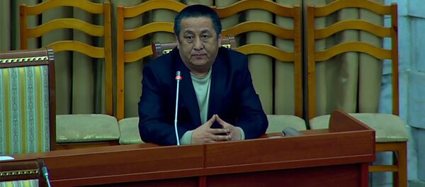 Видео — депутаты отругали чиновника за внешний вид и выгнали с заседания ЖК - Sputnik Кыргызстан