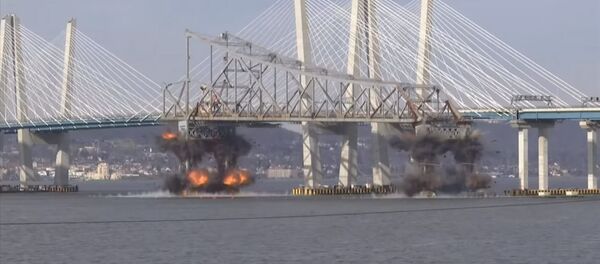 Вот это зрелище! В Нью-Йорке взорвали часть старого моста — видео Вот это зрелище! В Нью-Йорке взорвали часть старого моста — видео - Sputnik Кыргызстан