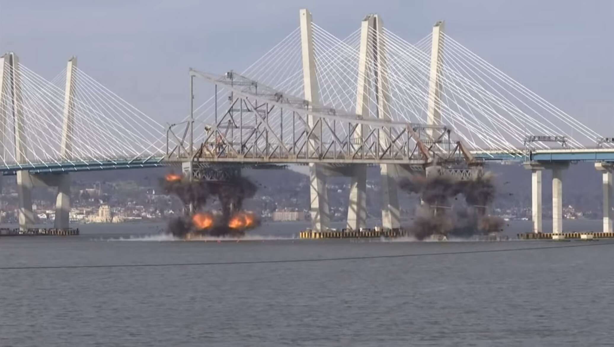 Взрыв моста в сша. Мост через Гудзон в Нью-Йорке. Мост через Гудзонский пролив. Взрыв моста. Мост в Одессе.