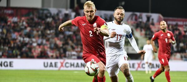 Капитан сборной Кыргызстана по футболу Валерий Кичин(слева). Архивное фото Капитан сборной Кыргызстана по футболу Валерий Кичин(слева). Архивное фото - Sputnik Кыргызстан