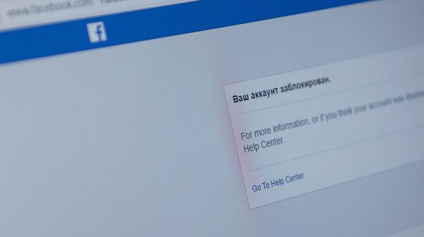 Надпись Ваш аккаунт заблокирован, на странице социальной сети Facebook - Sputnik Кыргызстан