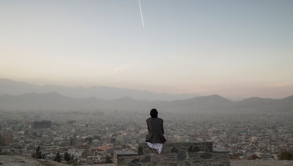Мужчина на одной из улиц Кабула. Архивное фото - Sputnik Кыргызстан