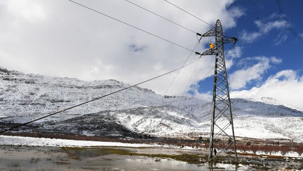 Ремонт и восстановление линий электропередачи первой в Сирии солнечной электростанции, находящейся в 20 километрах от Дамаска - Sputnik Кыргызстан