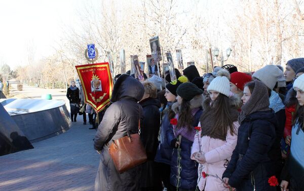 Поминальное мероприятие состоялось сегодня, 18 января, в парке Победы имени Даира Асанова (Южные ворота). - Sputnik Кыргызстан