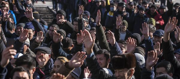 Митинг против незаконной миграции на площади Ала-Тоо в Бишкеке - Sputnik Кыргызстан