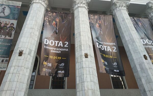 Пользователи социальных сетей возмущены тем, что в Национальном театре оперы и балета КР провели турнир по компьютерной игре Dota-2 - Sputnik Кыргызстан