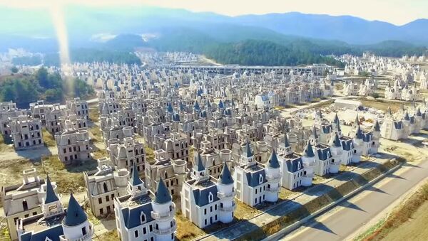 Город-призрак с диснеевскими замками сняли на видео в Турции - Sputnik Кыргызстан