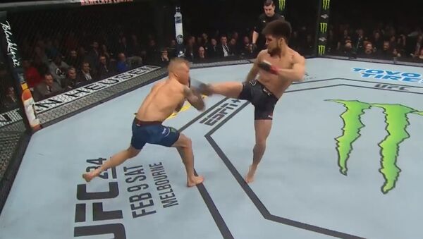 Чемпион UFC Сехудо нокаутировал соперника за 30 секунд — видео - Sputnik Кыргызстан